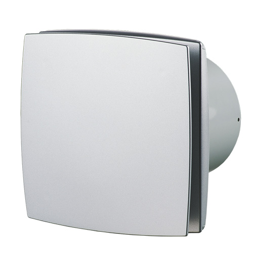 badkamerventilator met een paneel in mat aluminium